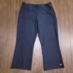 Nike Dri-Fit Cropped Pants Women's Size M(8-10) Workout Athleisure Activewear